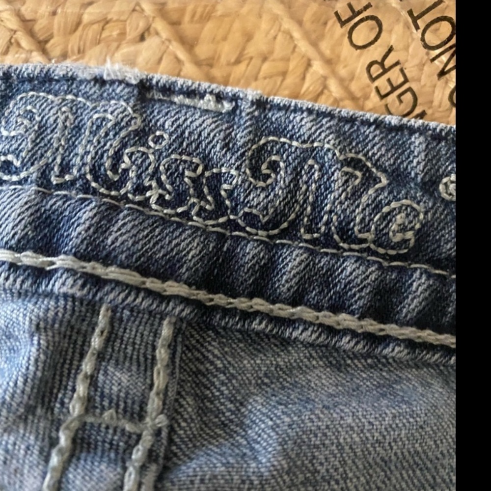 Miss Me Distressed Fleur De Lis Embellished Rhinestone Boot Cut Jeans Size 26” - Picture 13 of 15